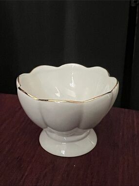 LENOX Ceramic Pedestal Bowl with Gold Rim